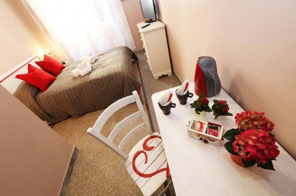 Coral Guest House Рим Екстериор снимка