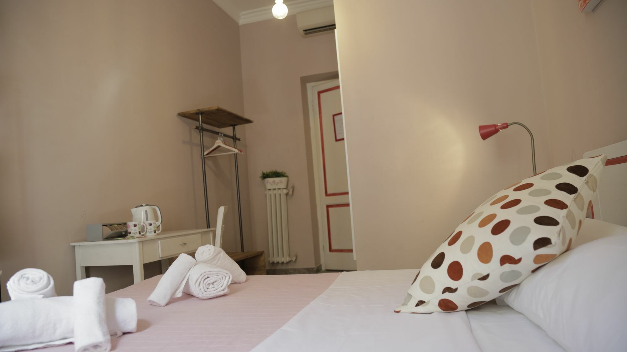 Coral Guest House Рим Екстериор снимка