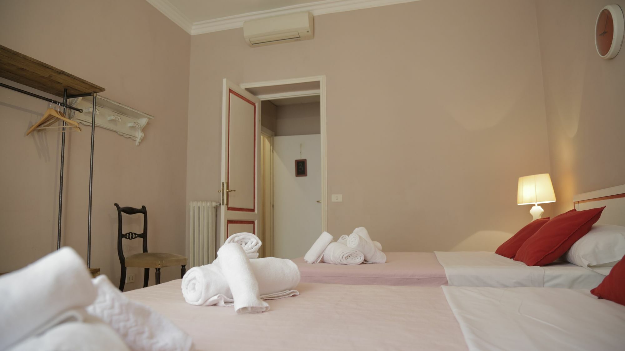 Coral Guest House Рим Екстериор снимка